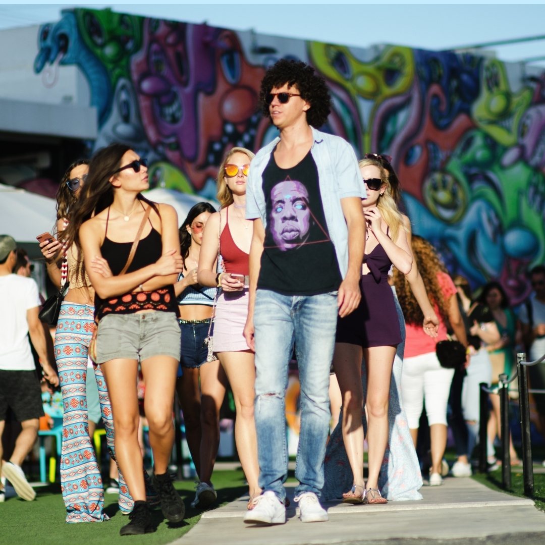 Visitors to street artist museum Wynwood - Miami