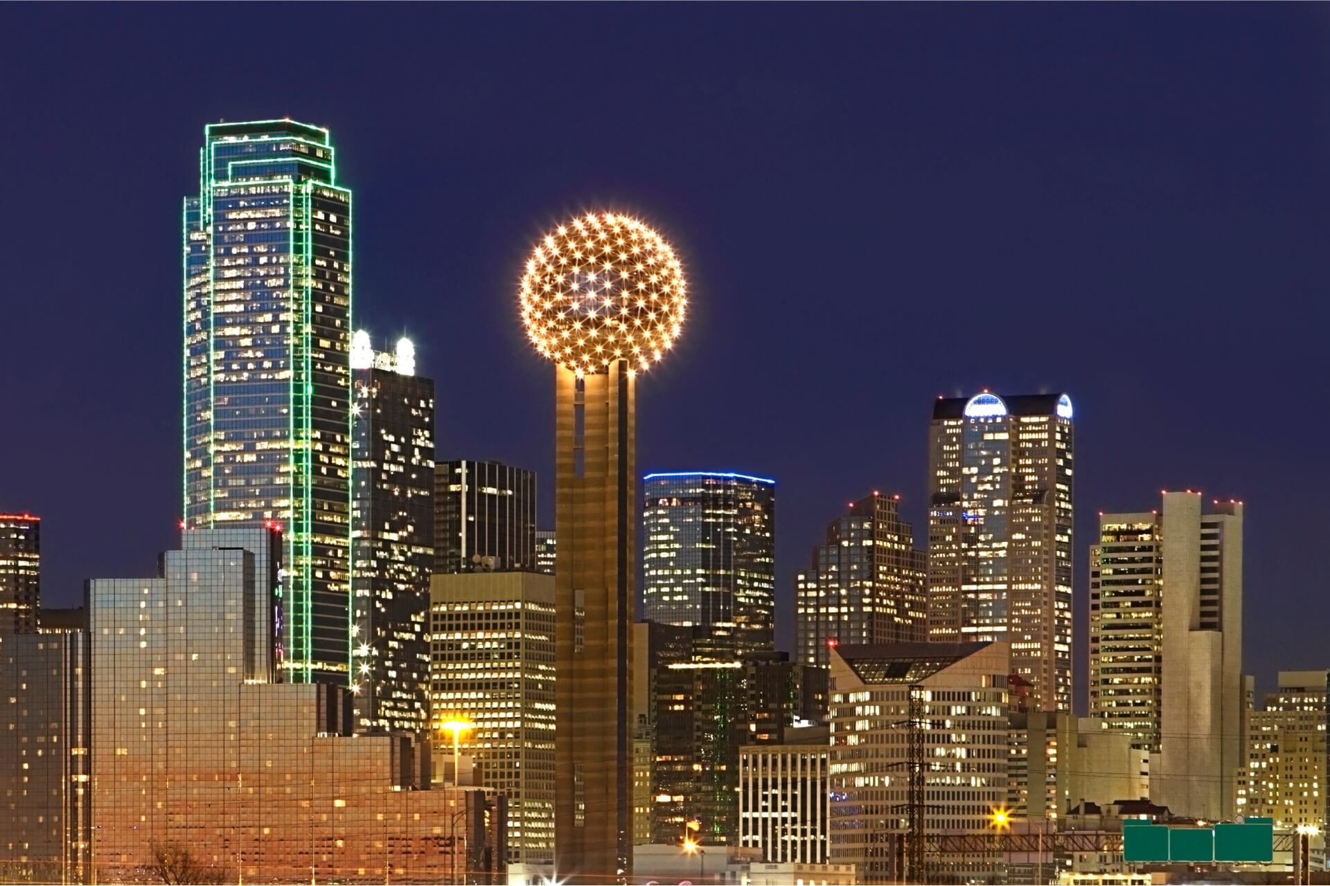 Dallas, Texas - skyline at night