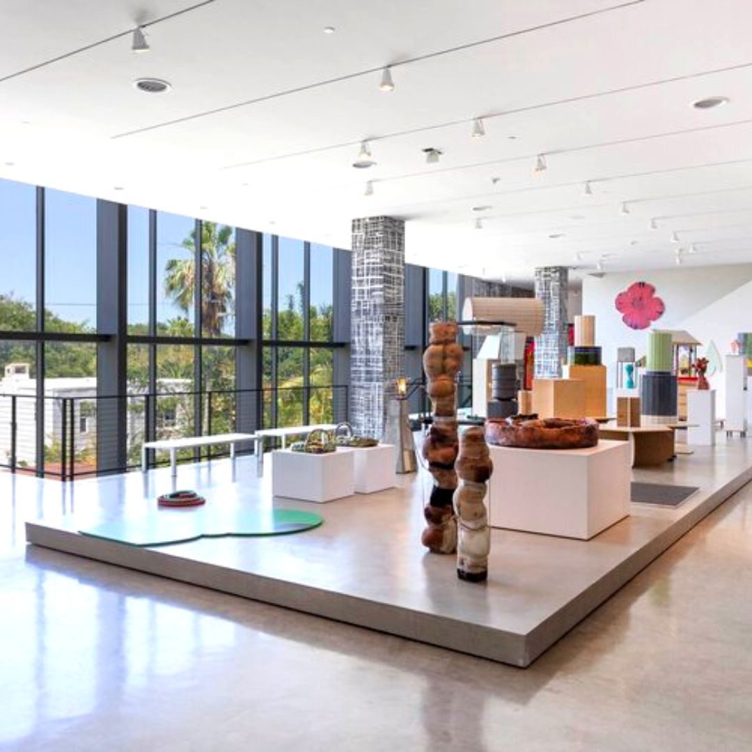De la Cruz Gallery - Miami Design District